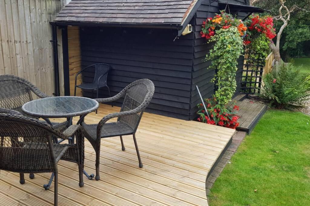 Riverside Lodge Pied A Terre Fordingbridge Exterior photo